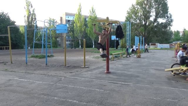 VLOG: НЕЗНАКОМАЯ ЖЕНЩИНА ПРИСТАЕТ НА УЛИЦЕ. STREET WORKOUT смотреть онлайн