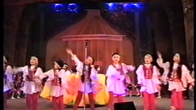 Таберик: танец "Курак" (НГ 2000) смотреть онлайн