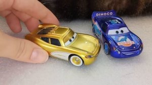 Обзор Тачки Молния Маккуин золотой и Блю Рэй Mattel