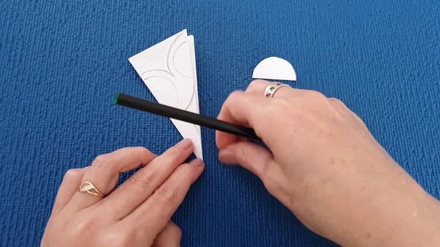 DIY. Как вырезать новогодние снежинки. How to cut a paper snowflake!! Узоры для снежинок.