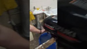 Лодочный мотор Сузуки 2,5 видео(1)