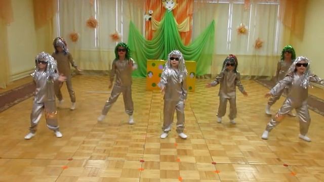 ТАНЕЦ "РОБОТ БРОНИСЛАВ" смотреть онлайн