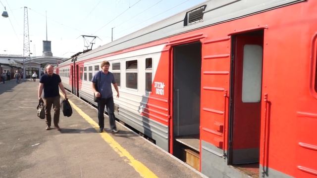 Переход через ж.д. на Яхтенной. Почему поезда сбивают людей на переходах? смотреть онлайн