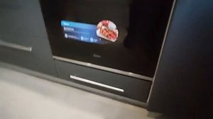 Прямая кухня с газовой колонкой.