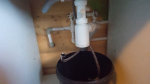 В дачном доме сливаем воду на зиму