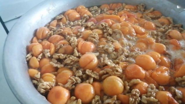 Абрикосовое варенье с орехами и апельсином смотреть онлайн