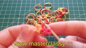 Rainbow loom bracelets: tutorial. Яркий летний браслет "Папуас" из резиночек