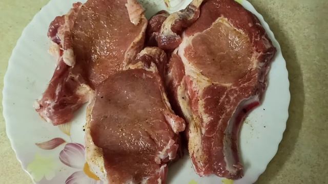 Стейк из свинины на гриле RZTK. Как вкусно пожарить стейк. Главные секреты идеального стейка. смотреть онлайн