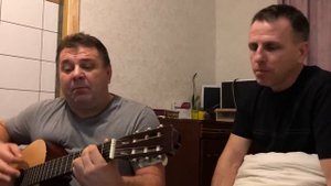 Карі очі чорні брови