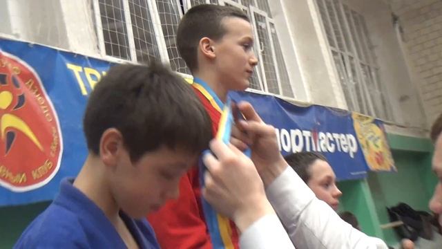 Обертий Антон - чемпион. Награждение - 38 кг. Чемпионат КДЮСШ-14 ПО САМБО. 11 фев. 2017 смотреть онлайн