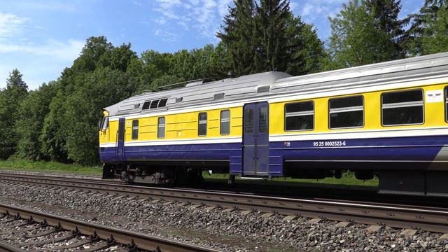 Дизель-поезд ДР1А-252/222 на ст. Ликсна / DR1A-252/222 DMU at Liksna station смотреть онлайн