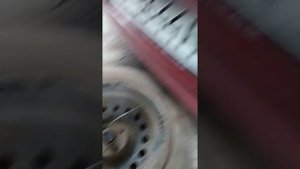 Как достать запасное колесо на автомобиле Renault Clio 3