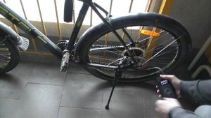 Накачиваю колёса своего велосипеда электрическим насосом Xiaomi Portable Electric Air Compressor 1S