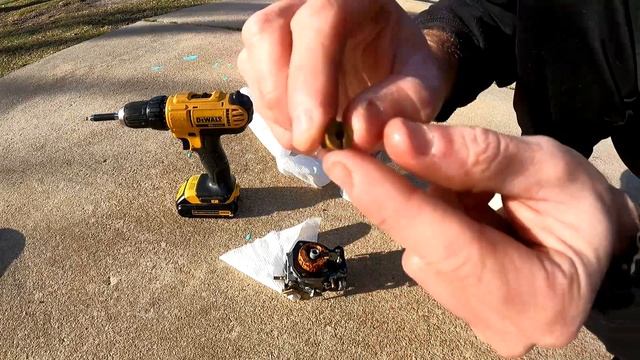 How To Quickly/Easily Clean a Carburetor on a Outboard Boat Motor (9.9HP Johnson) смотреть онлайн