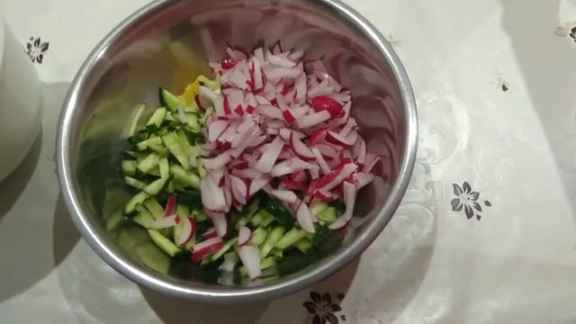 Салат с редиской " ОКРОШКА ", очень вкусно и быстро!!!