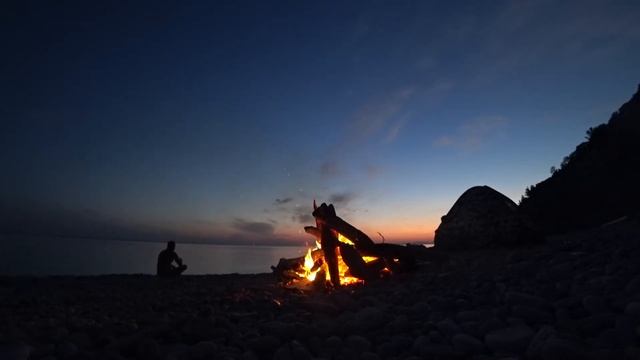 Костёр на берегу моря / Bonfire on the seashore смотреть онлайн