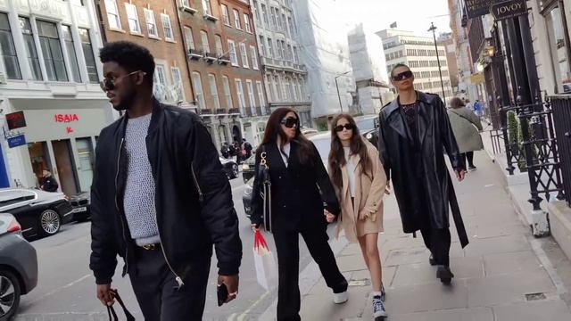 Street Style Outfit Ideas From London. Spring Looks. Street Fashion Trends.