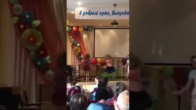 Пацаны отжигают на выпускном! Смотреть всем! Ржака? смотреть онлайн