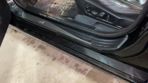 BMW e60. Снимаем пороги.