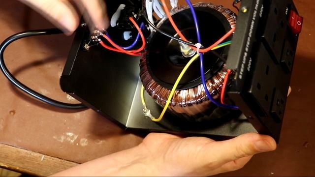 LVYUAN 1500VA 220V - 110V Step Up  Step Down Transformer - Part 1