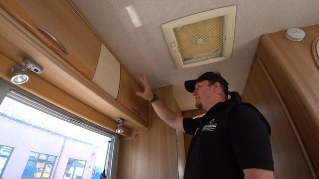 Москитные сетки, мебель, расслоение пола. Внутренний осмотр автодома. Habitation service смотреть онлайн