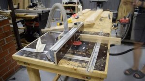 Стол из вяза с ножками кабриоль