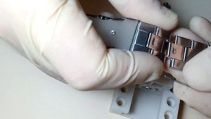 Как укоротить браслет на штифтах? Ремонт часов своими руками / Как достать звено из браслета часов?