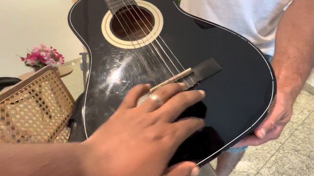 FAÇA ISSO NA HORA DE COMPRAR UM VIOLÃO - É muito Importante смотреть онлайн