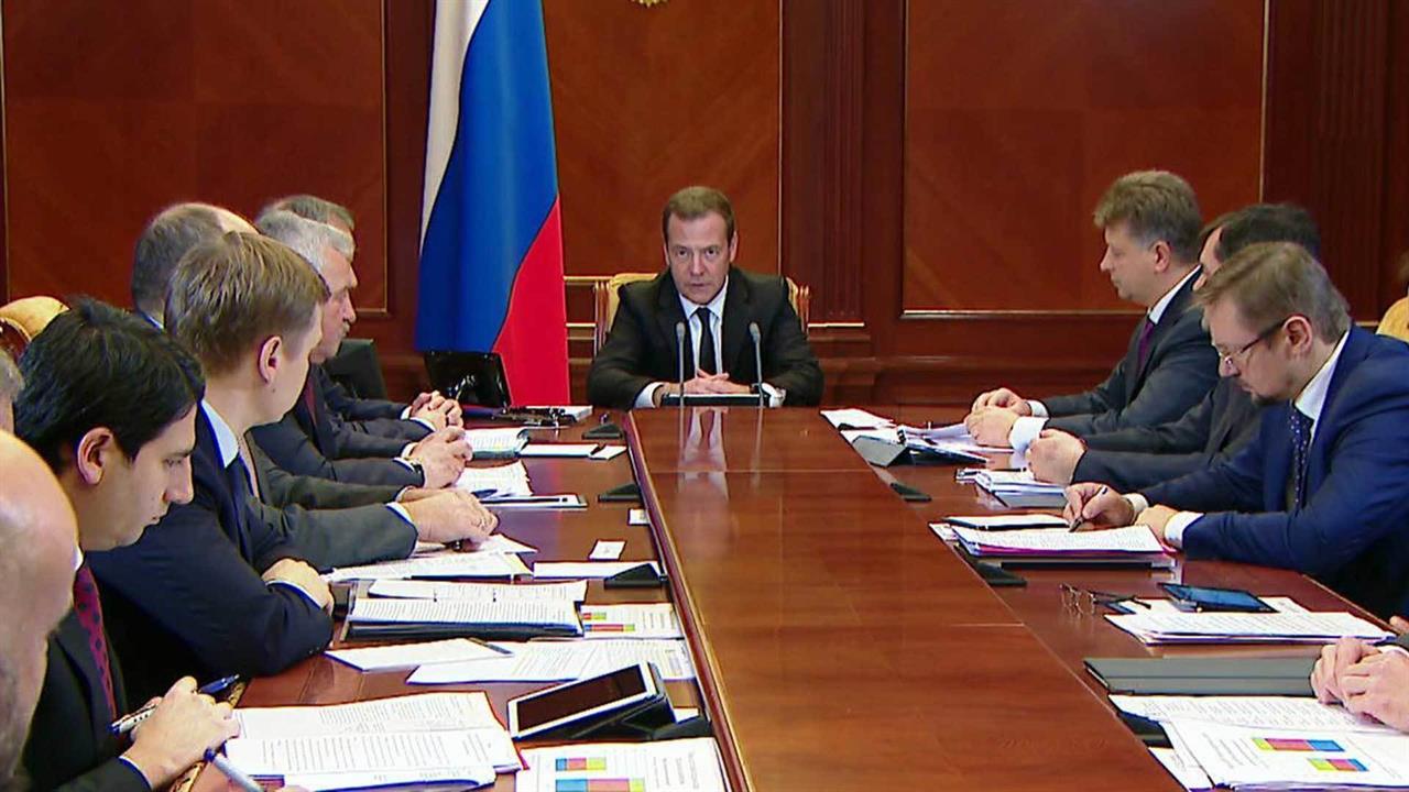 Дмитрий Медведев: Правительство усилит надзор за авиакомпаниями и будет анализировать их отчетность