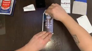 Установка защитного стекла Remax на iPhone