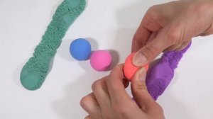 Цветные Шарики Из Кинетического Песка  Учим Цвета  Весело Играем с Кинетическим Песком Для Детей