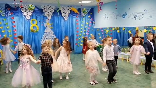Танец "Милая мама"(старшая группа) Карпач Г.
