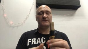 Как поставить трость на мундштук саксофона.