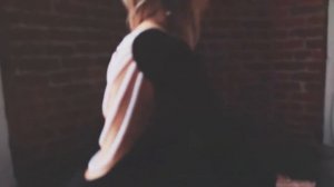 Шикарное платье футляр с открытой спиной и жемчугом от STUDIO MANIQ