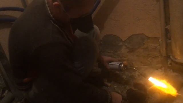 Замена чугунной трубы на пластиковую с смещением унитаза  серия № 4 смотреть онлайн