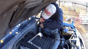 Как поменять топливный фильтр на дизеле Toyota Hilux Surf 185 дизель.