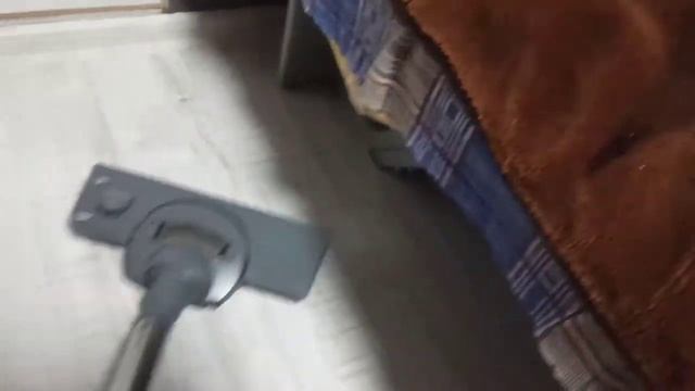 ЗВУК работы польского пылесоса по чешскому ламинату. смотреть онлайн