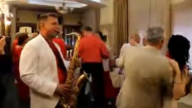 Музыкант саксофонист на мероприятие, ведущий 8-913-959-8150 смотреть онлайн