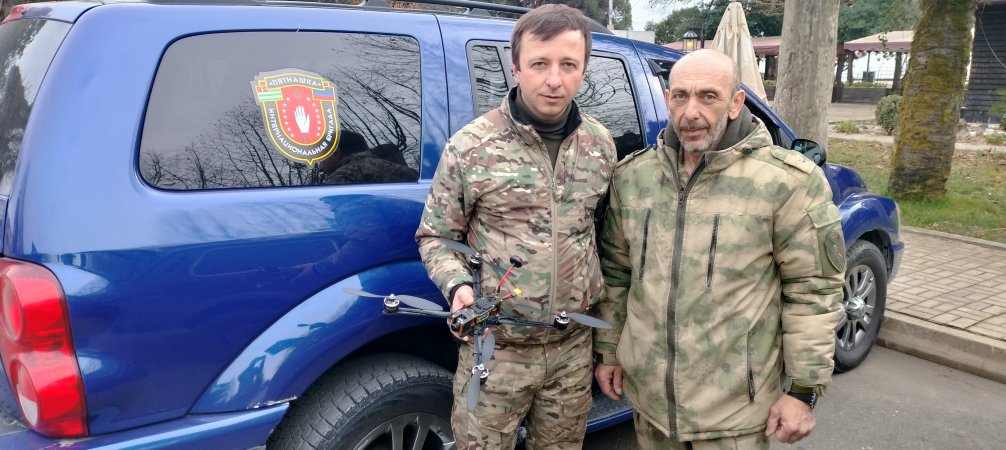 Руководитель "Единого штаба помощи Донбассу" Вадим Николаевич Мироненко, передал "птицу-разведчик"