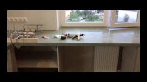Монтаж г-образной столешницы переходящей в подоконник.