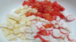 Салат с крабовыми палочками и брынзой