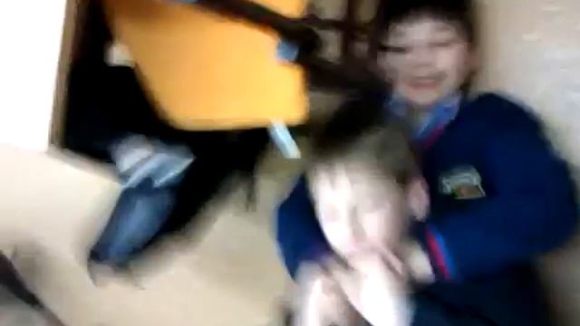 то пацан у которого белые волосы мы его избивали смотреть онлайн