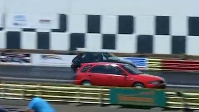 Nissan Almera 5dr SR20 vs Citroen Saxo VTS 09' смотреть онлайн
