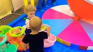 МАША на ДЕТСКОЙ игровой ПЛОЩАДКЕ | Детская площадка | ПАРК РАЗВЛЕЧЕНИЙ