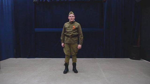 5 Симонов «Майор привез мальчишку на лафете» читает Тимофей Осетров.mp4