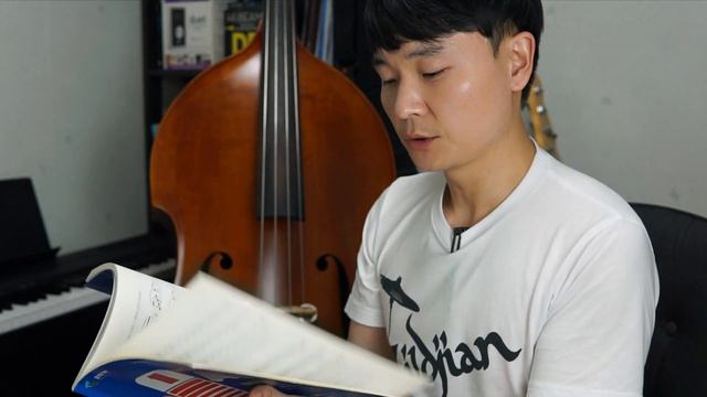 베이스 전공생에게 추천하는 교재와 추천하지 않는 교재 смотреть онлайн