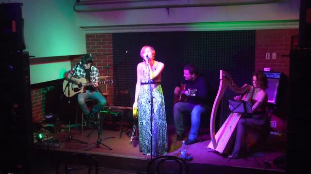 Батищева и оркестр - Я рядом буду (Live Doolin House) смотреть онлайн