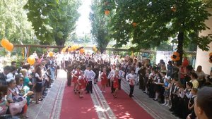 Последний звонок-2015.70 лет Победы. Танцуют дети ЧОУ Гимназии 1 Новороссийск