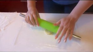 делаем шоколадные розы! make chocolate roses!