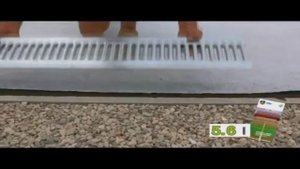 Футбольное поле с искусственным травяным покрытием